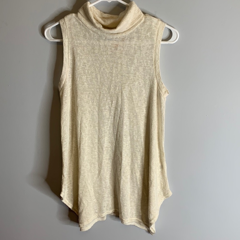 Apt. 9 Sleeveless very soft light fabric turtleneck Size Small, good condition